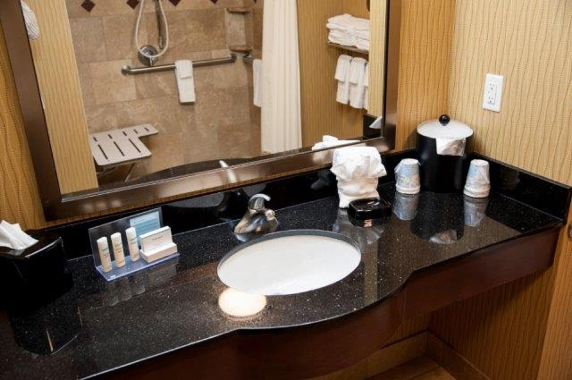 Hampton Inn & Suites Уотертаун Экстерьер фото