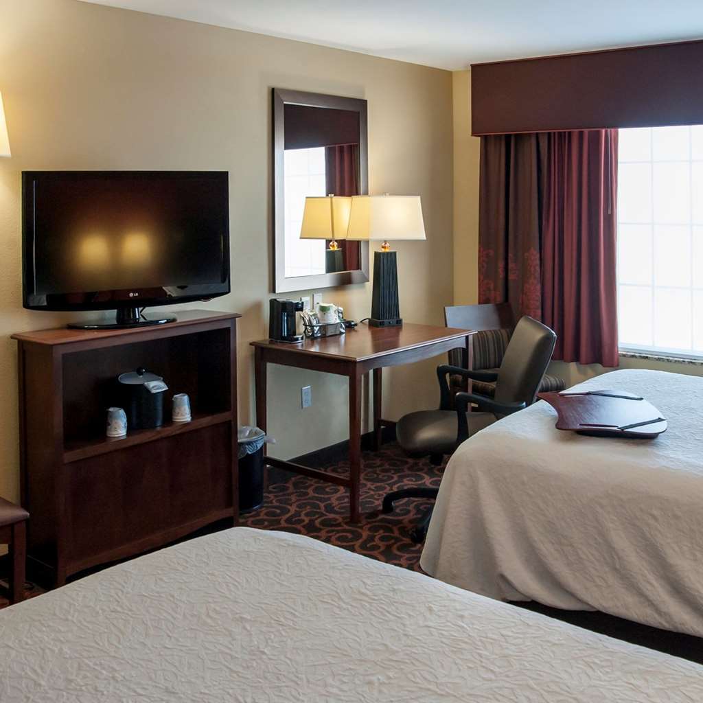 Hampton Inn & Suites Уотертаун Номер фото