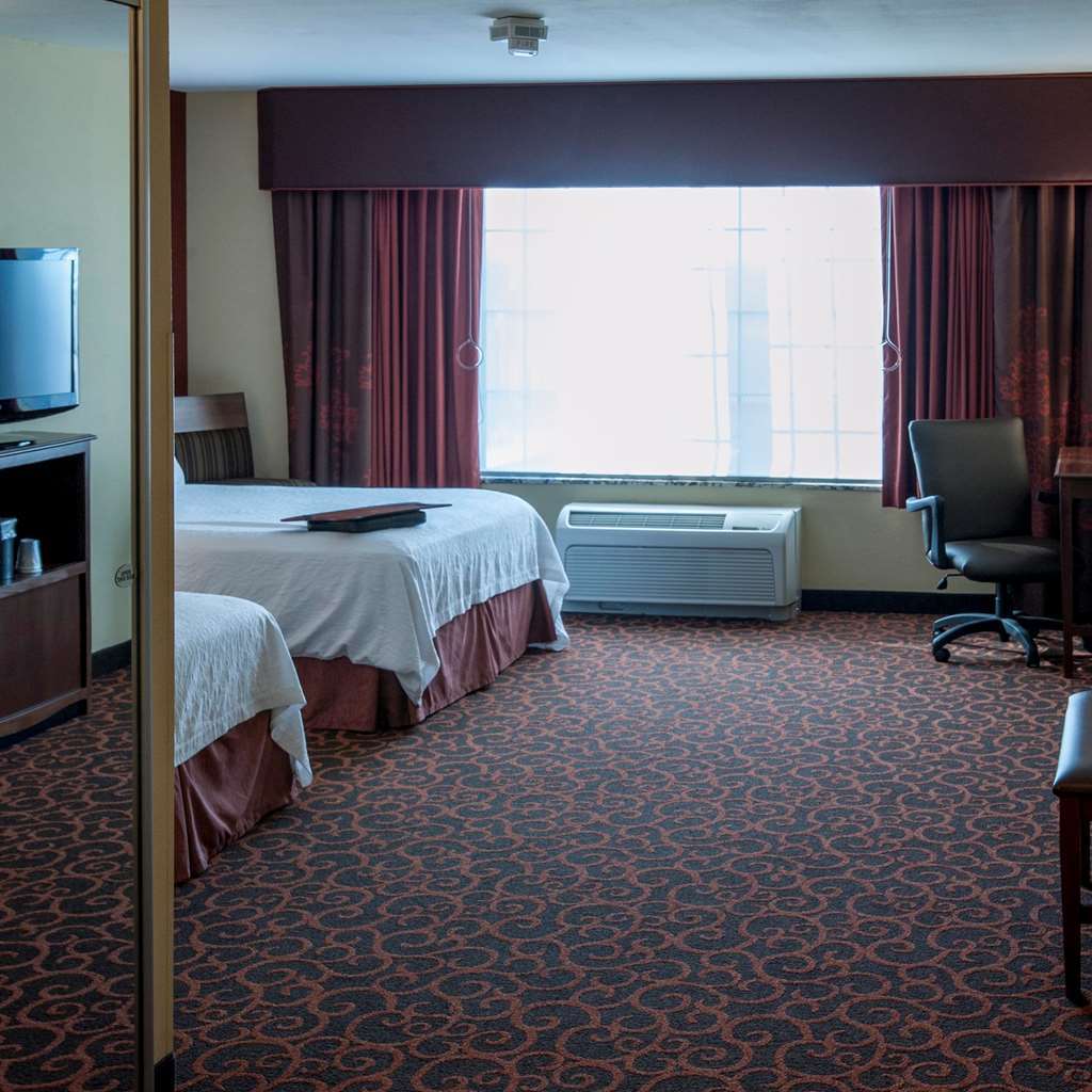 Hampton Inn & Suites Уотертаун Номер фото